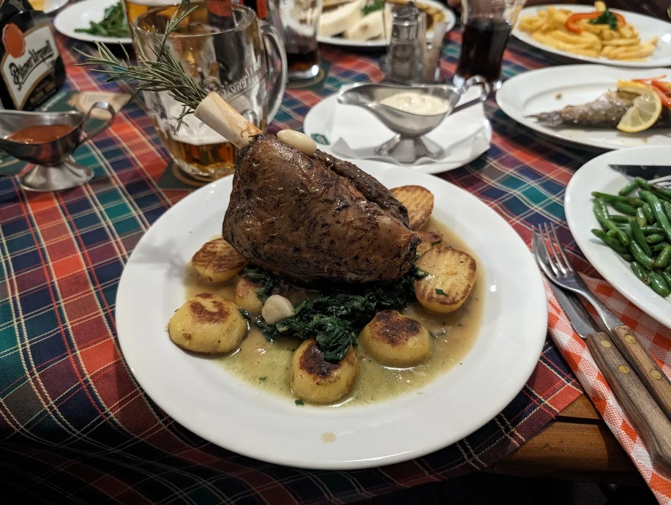 Servírované jídlo v restauraci