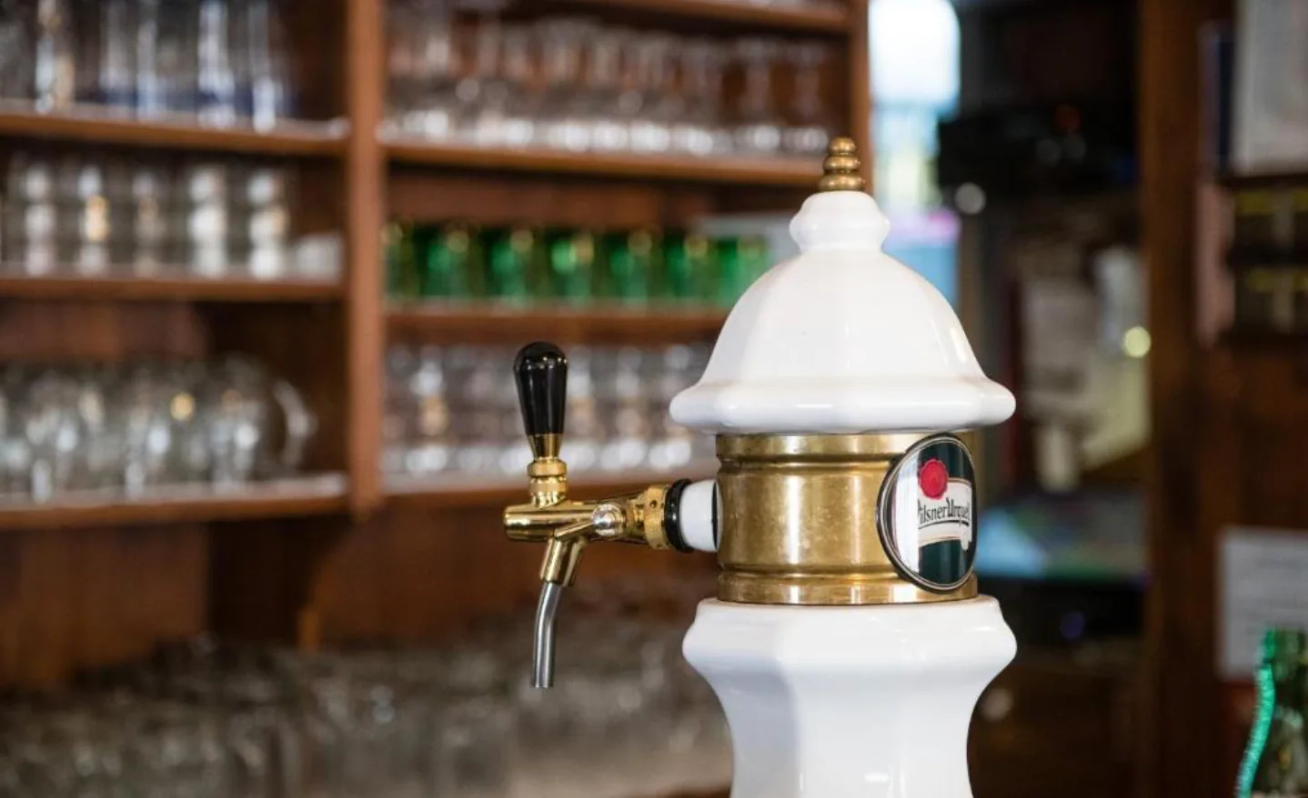 Detail výčepu v restauraci